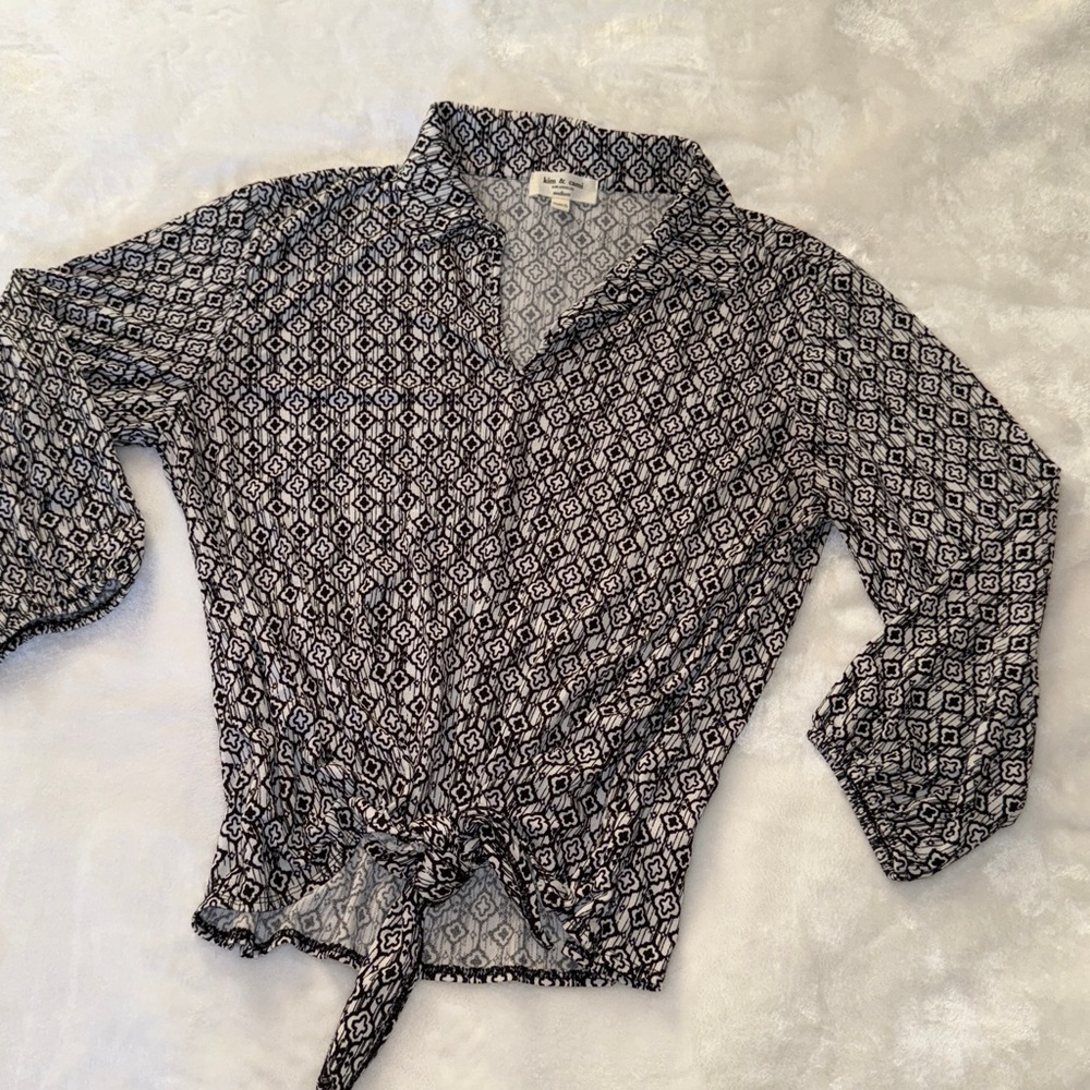 Kim & Cami Monochrome Geometric Blouse